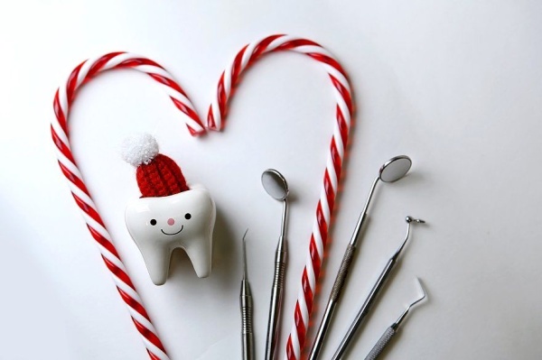 Поздравляем вас с наступающим Новым годом и Рождеством!